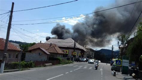 Incendiu La O Gospod Rie Din Comuna C Mpuri