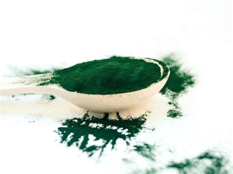 Espirulina Hawaiana Verde En Polvo En Una Cuchara De Madera Super