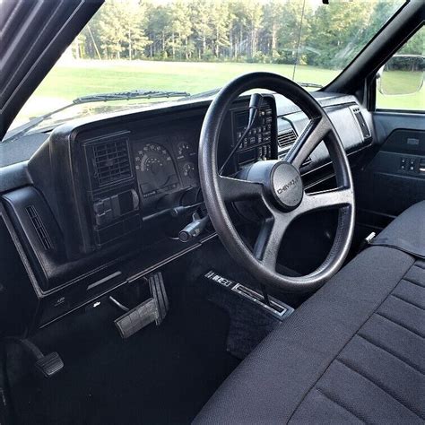 1988 Chevrolet Silverado K1500 4X4 Low Miles Stepside Short Bed Black