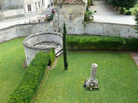 Donjon Et Chateau De Vic Sur Aisne 36