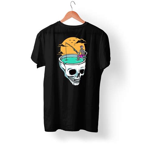 Camiseta Esqueleto Skull Pescando Em Caveira Praia Mar Skate Surf Wear Camisa Submarino