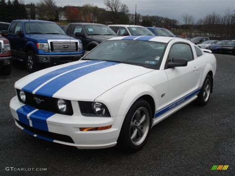 Performance White 2006 Ford Mustang Gt Premium Coupe Exterior Photo