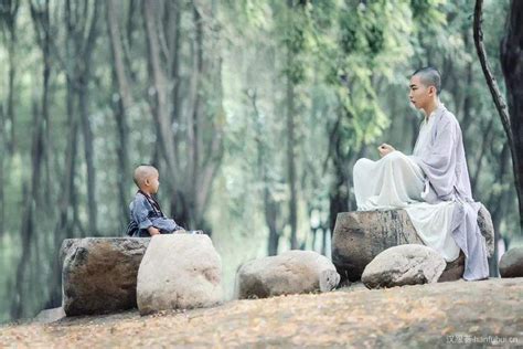 因果修行文字别人大山谷图库