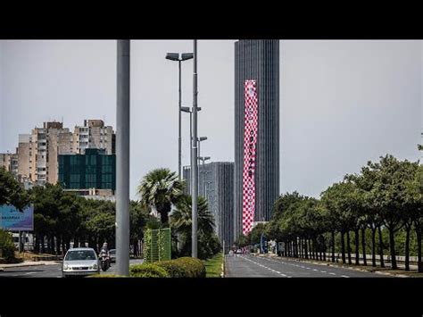 Na Dalmatia Toweru postavljena 105 metarska hrvatska navijačka zastava