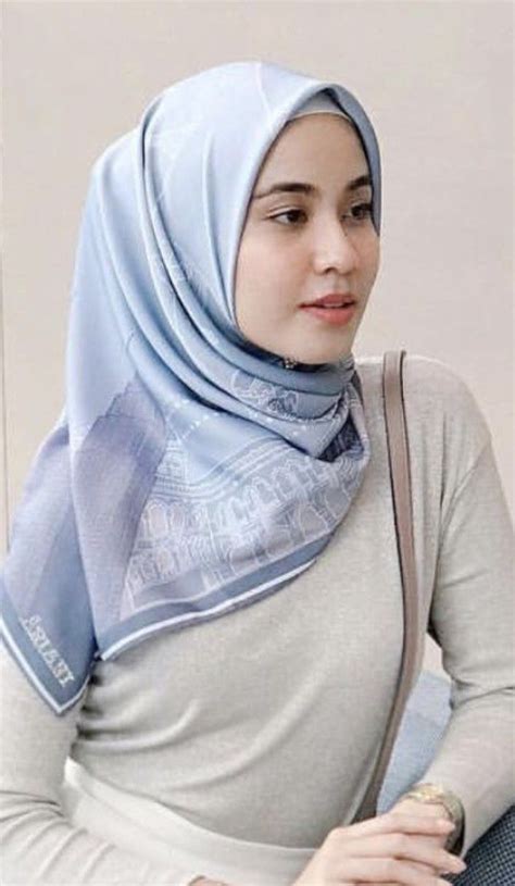 Pin Oleh Danny Di Hijabs 03 Di 2024 Gaya Hijab Wanita Cantik Perempuan