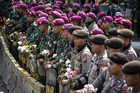 Kalau Berani Ajukan Hak Angket Soal Netralitas TNI Polri