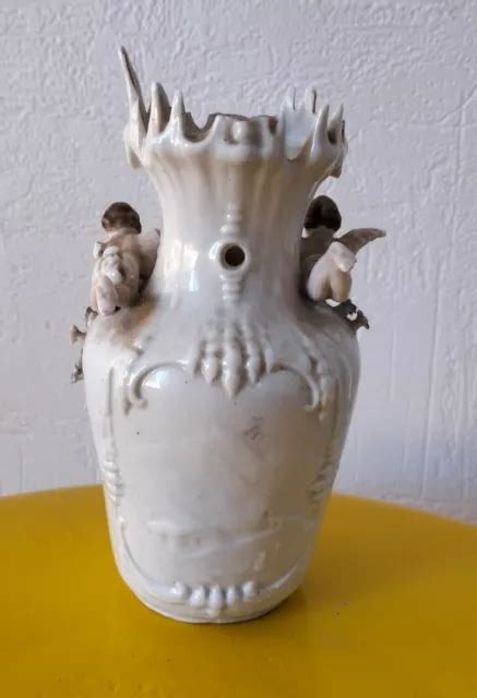 Joli Ancien Vase En Porcelaine De Paris Decor Floral Angelot A