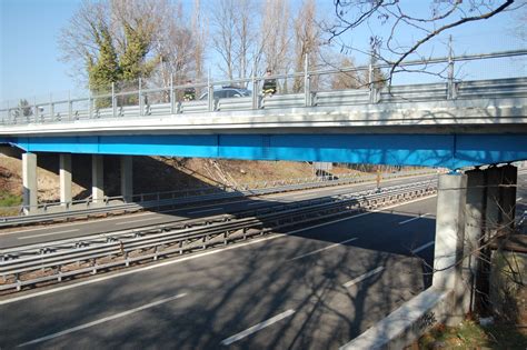 Varese Lanciano Sassi Dal Cavalcavia Autostradale Identificati Due