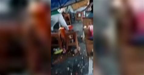 Video Hujan Deras Pohon Beringin Tumbang Timpa Warung Di Blitar