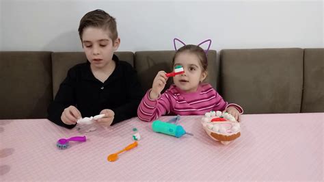 Isabela Dentista Play Doh Escovando Os Dentes Pasta Azul Youtube