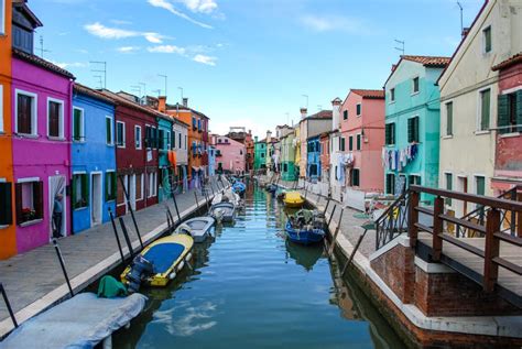 Casas Coloridas Que Alinean El Canal En Burano Venecia Italia