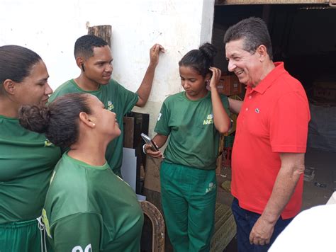 Geraldo Simões acompanha primeira dama do Estado em visita à Central de