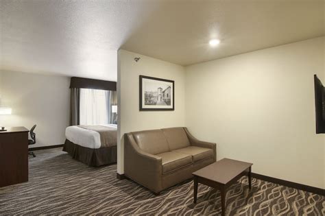 Cobblestone Inn & Suites at UW Stout Downtown Menomonie Menomonie ...