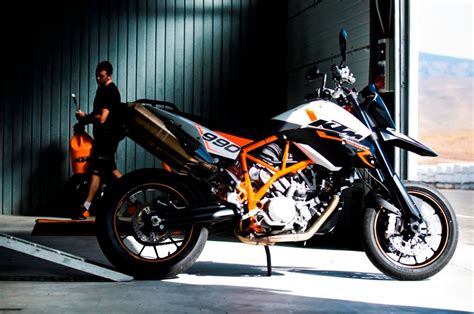 2013 KTM 990 SM R Gallery 493409 | Top Speed