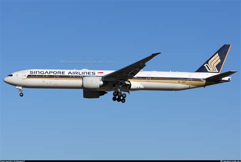 V Swt Singapore Airlines Boeing Er Photo By Forbidsneeze