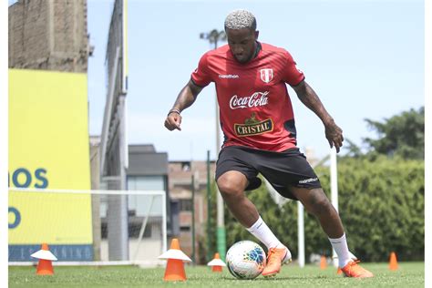 Jefferson Farfán Y Raúl Ruidíaz Continúan Su Preparación En La Videna Galería Fotográfica