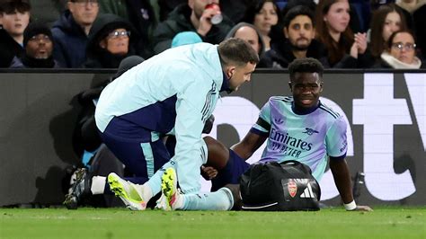 Bukayo Saka Forced Off With Suspected Hamstring Injury Vs Crystal Palace