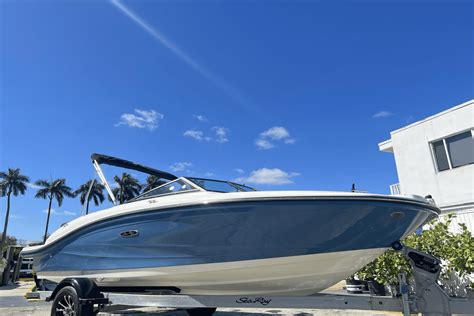 Sea Ray Spx Outboard Runabout For Sale Yachtworld