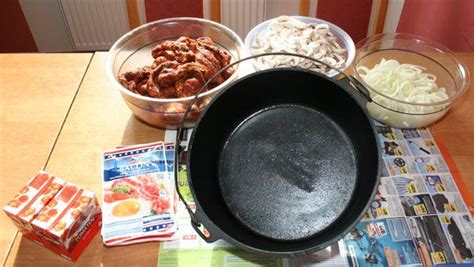 Bbq Schichtfleisch Mit Champignons Und Zwiebeln Im Dutch Oven Gaumen