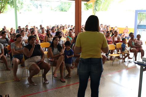 Assistentes sociais da Semec dialogam famílias do CMEI Professor