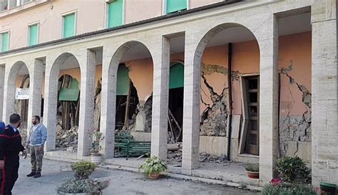 Terremoto Centro Italia La Diretta Almeno Morti Case Implose