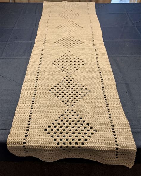 Ravelry Diamond Table Runner Pattern By Doug Speeckaert Crochet Table