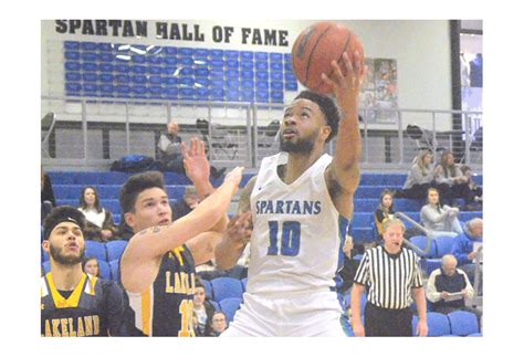 Lakeland University defeats Aurora University in men’s basketball – The Voice