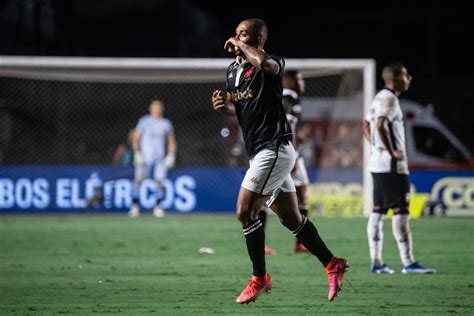 Vasco Vence Cl Ssico Deixa O Z E Complica A Lideran A Do Botafogo