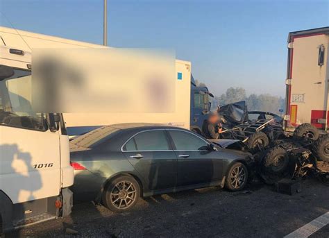 Масштабна ДТП під Лубнами: зіткнулися 4 вантажівки та два легковики ...