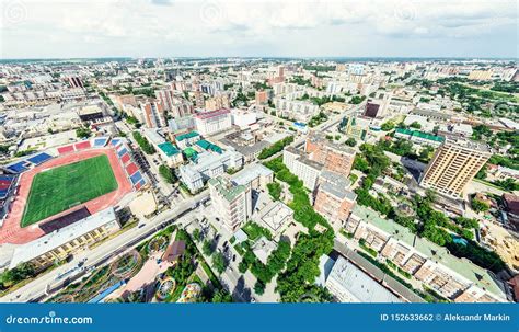 Vue A Rienne De Ville Avec Des Carrefours Et Des Routes Des Maisons