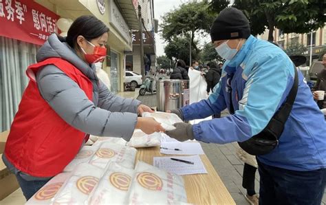 邛崃市总工会开展“新就业形态劳动者温暖服务季”慰问活动 今日邛崃 邛崃市人民政府门户网站