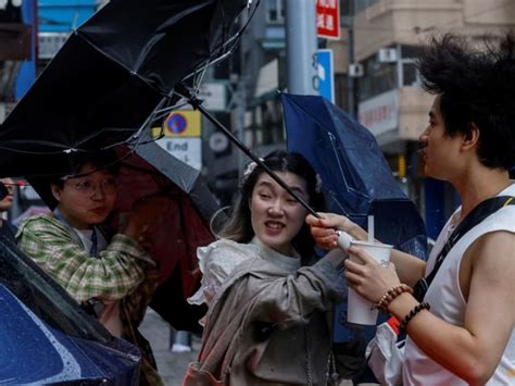 Typhoon Koinu Skirts Hong Kong Heads For Southern Chinas Hainan