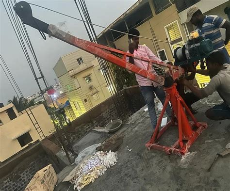 Yellow Electric Monkey Lift Mini Crane Max Height Feet