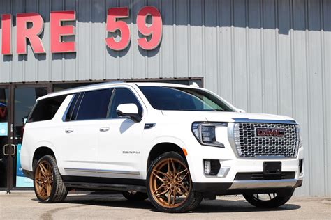 2021 GMC Yukon Denali White with Bronze Ferrada FT5 Wheel | Wheel Front