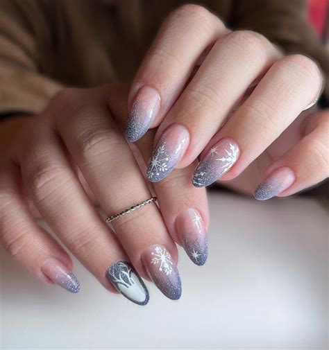 40 Cute Winter Almond Nails To Inspire You Winter Nails Smart Nails