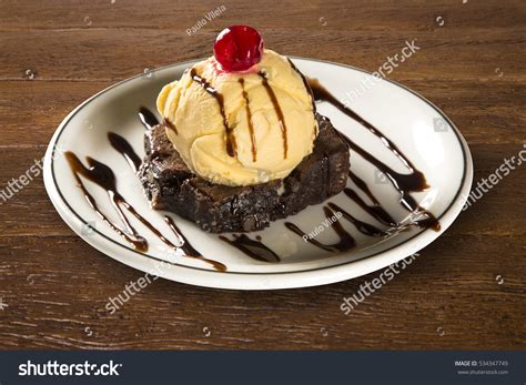 Chocolate Brownie Vanilla Ice Cream Stock Photo 534347749 | Shutterstock