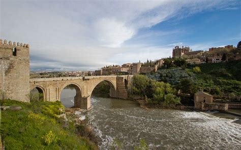 Gates, Bridges and the Toledo city walls - Toledo Sensations Private Tours