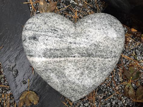 Grabkissen Grabstein Naturstein Liegestein Herz Liegeplatte Steinherz