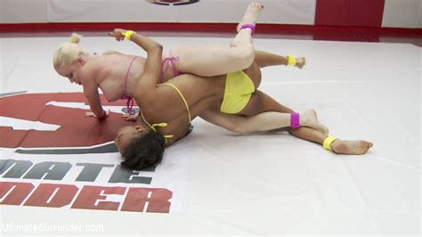 Gorgeous Fit Feather Weights Fight In Erotic Wrestling Match