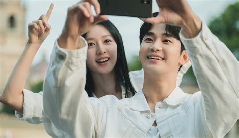 5 Potret Mesra Kim Soo Hyun Dan Kim Ji Won Pasutri Kaya Raya Di Queen