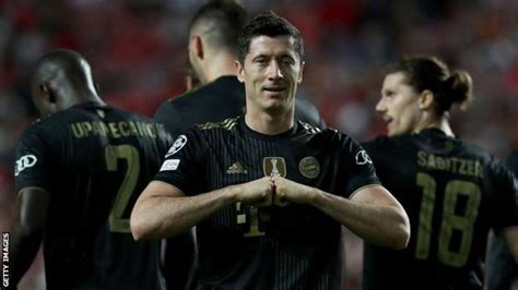 Robert Lewandowski Best Fifa Mens Player Of The Year Award Bayern