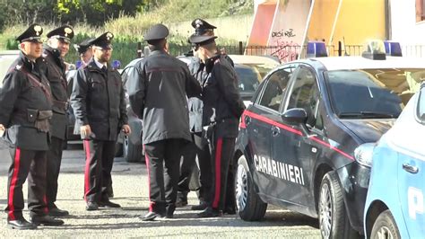 Viale Isonzo Blitz Carabinieri E Polizia A Catanzaro Youtube