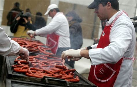 CÂRNAŢII AU CEA MAI MARE VALOARE ADĂUGATĂ DIN INDUSTRIA ALIMENTARĂ