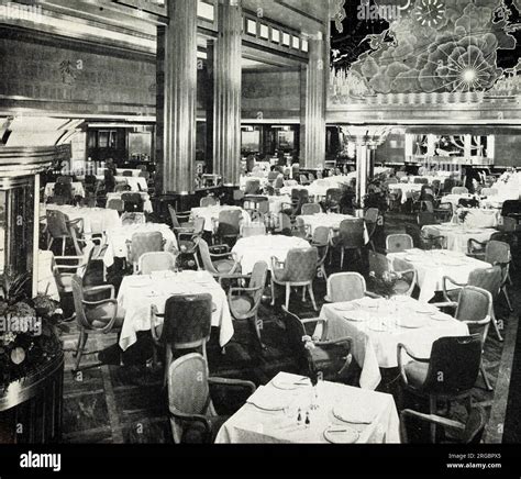 RMS Queen Mary, Restaurant, January 1949 Stock Photo - Alamy