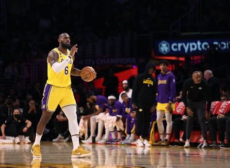 Nba Fans Concerned For Lebron James After Worrying Scenes On Lakers Bench Nba Sport