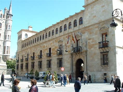 Palacio Guzmanes León Historia y Arquitectura Renacentista en el