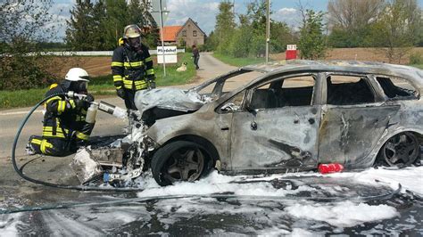 Kalkar Auto Brennt Bei Unfall Aus