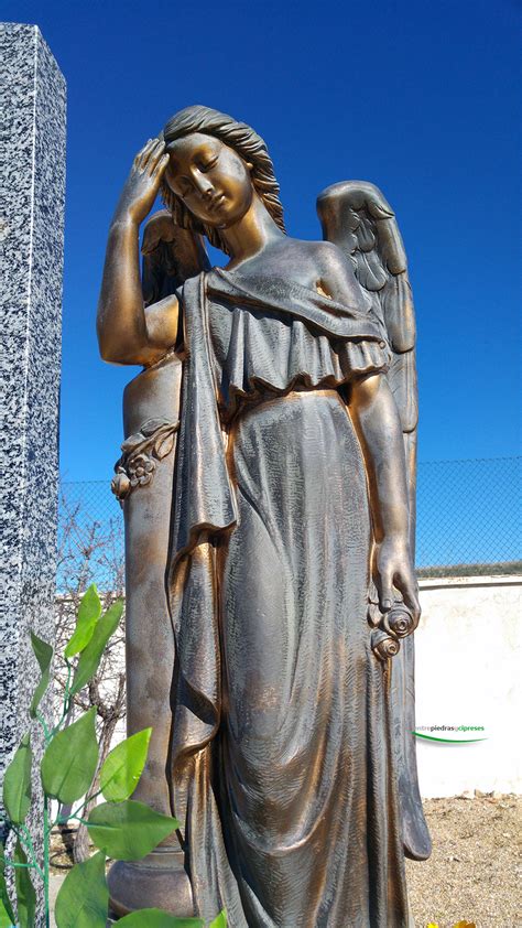 Cementerio Municipal De Serranillos Del Valle Entre Piedras Y Cipreses