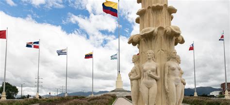 Reactivación del Monumento a las Banderas en el 8M Instituto