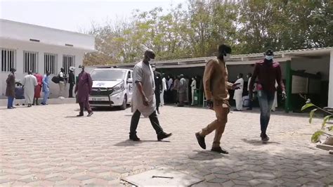 En direct levée du corps de Thione Seck à l hopital de Fann de Dakar